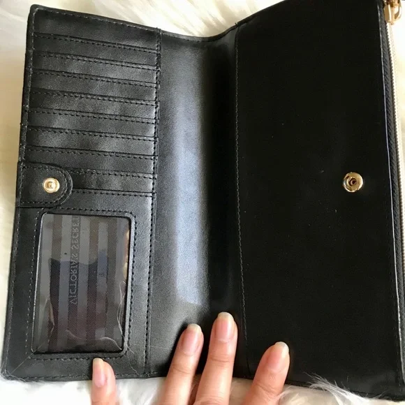 VICTORIA’S SECRET WRISTLET - Picture 6 of 8